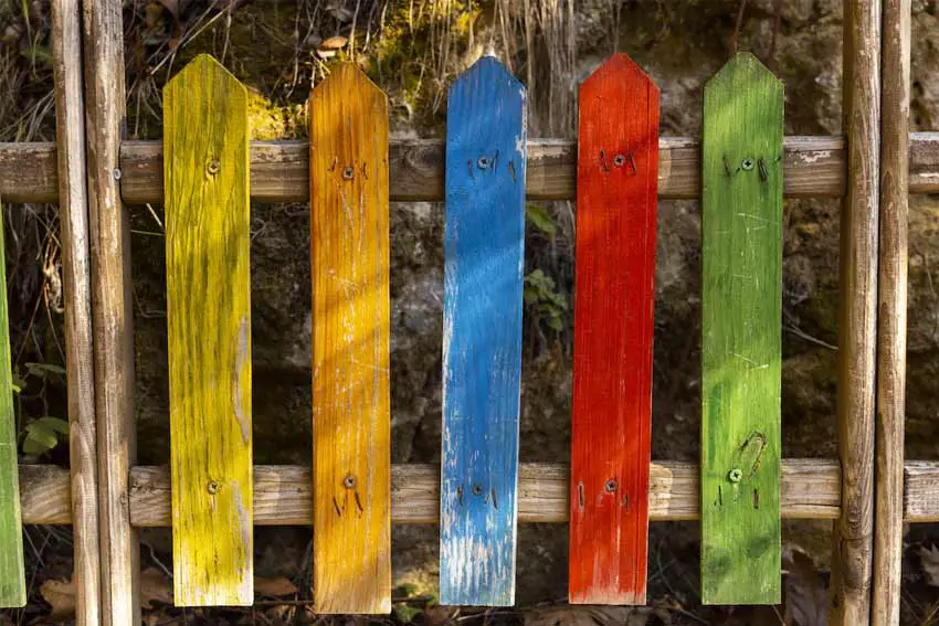 wood-barrier-for-garden